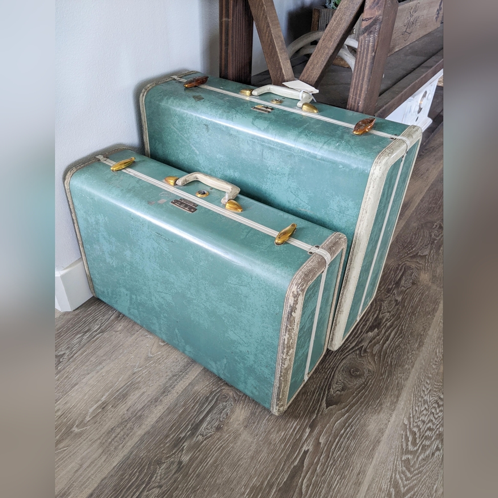 EGJ Shwayder Bros. Inc. Samsonite Travel Train Luggage (Large And Small)